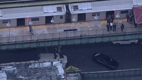 1 dead, 5 injured in Bronx subway shooting; 2 suspects wanted