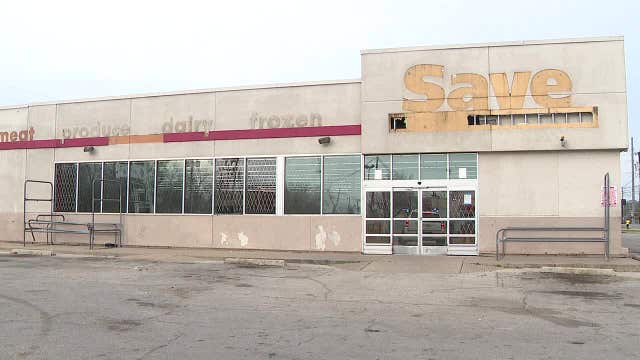 2 grocery stores in southern Dallas' food desert close their doors