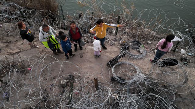 GOP governors back at Texas border to keep pressure on Biden over migrant crossings