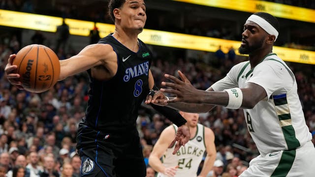 Bucks overcome 25-point deficit to beat Mavs
