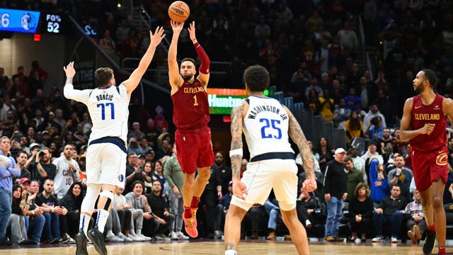 Strus sinks 59-footer at the final horn, sending Cavaliers to 121-119 win over Mavericks