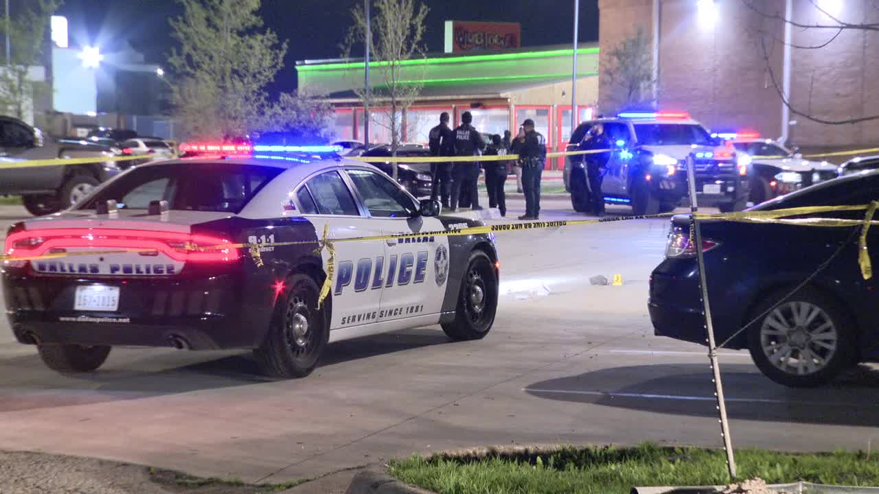 Suspect struck 2 people with car after fight outside Dallas bar, police say