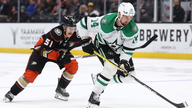Hintz has goal and 2 assists, Stars roll to 6-2 victory over Ducks