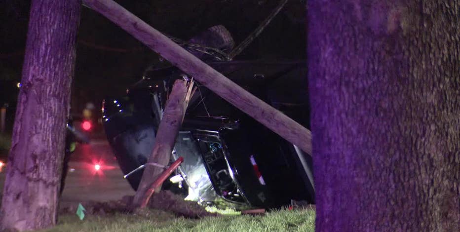 1 dead, 2 injured in rollover crash on I-35 in Dallas