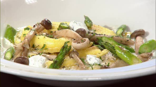 Ravioli ricotta recipe with an asparagus and mushroom sauce