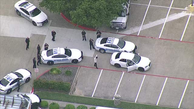 Mesquite police chase ends with 5 suspects arrested in Plano