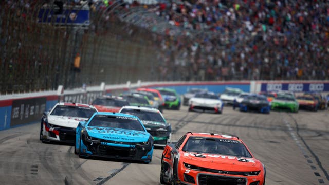 Chase Elliott ends 42-race winless streak with overtime win in NASCAR Cup race at Texas