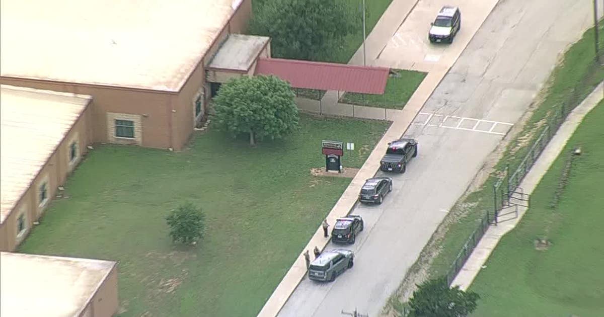Alvord ISD schools placed on lockdown after report of armed suspect ...