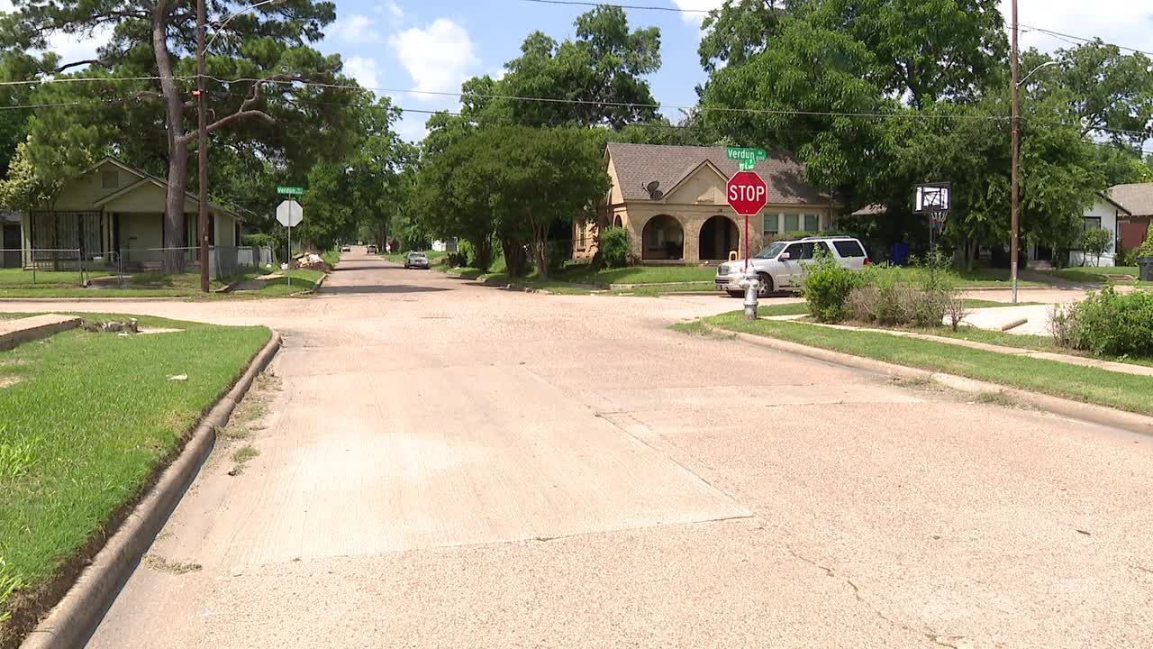 Police searching for suspect in South Dallas deadly shooting Police searching for suspect in South Dallas deadly shooting
