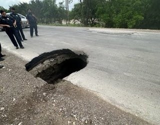 Sinkhole ‪ 30-foot deep sinkhole opens up in Dallas County | FOX 4 Dallas