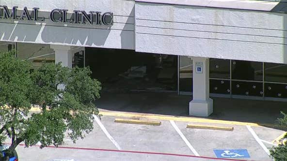 Car crashes into North Dallas building, 2 injured