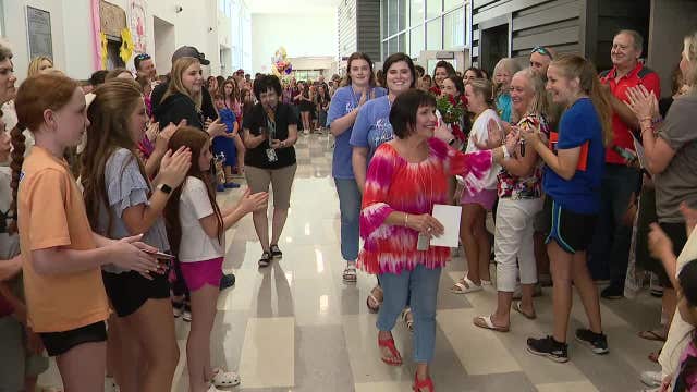 Current, former students gather to celebrate Keller ISD teacher's retirement