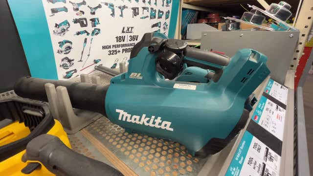 The city of Dallas could pay you $200 for buying electric lawn equipment. Here's the proposal.