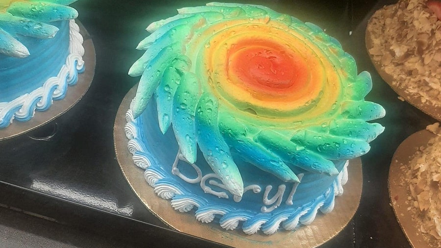 Hurricane Beryl-themed cakes at H-E-B spark debate online