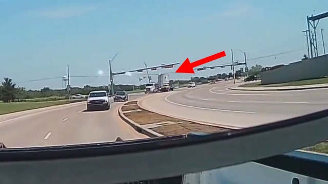 VIDEO: Oversized load takes down Kaufman power line