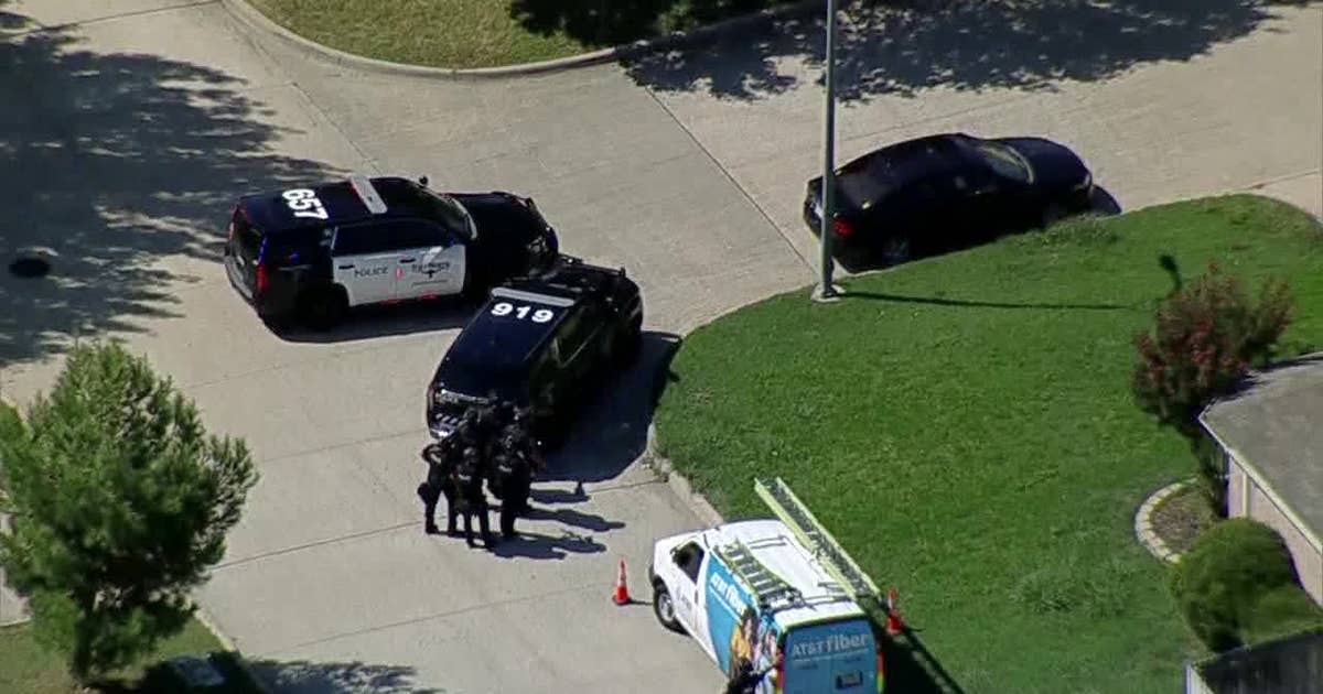 Fort Worth woman taken into custody after SWAT standoff | FOX 4 Dallas ...