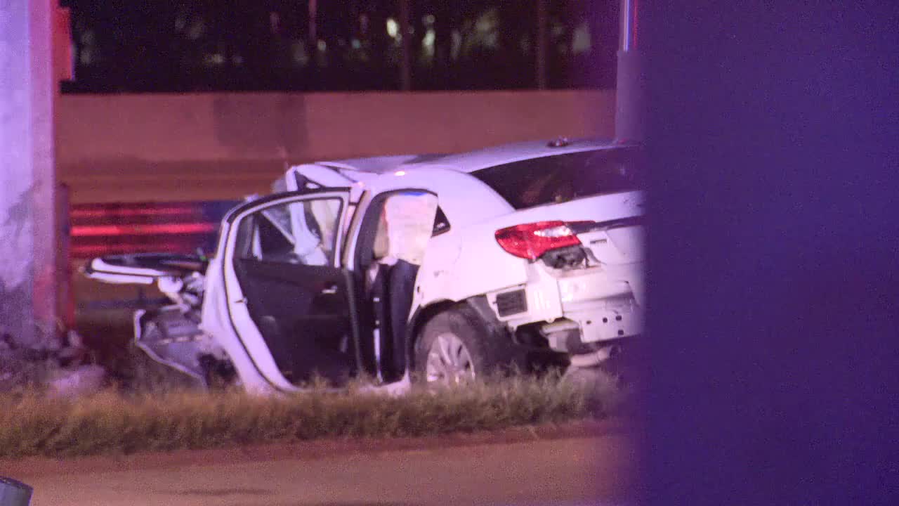 Man dies after crashing into TxDOT pole in Dallas FOX 4 DallasFort Worth