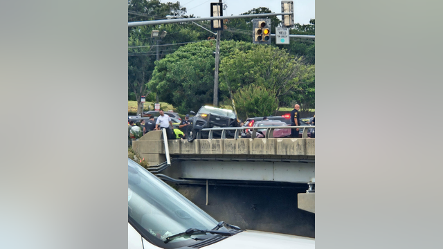 Fort Worth officer among 5 hurt in Loop 820 crash