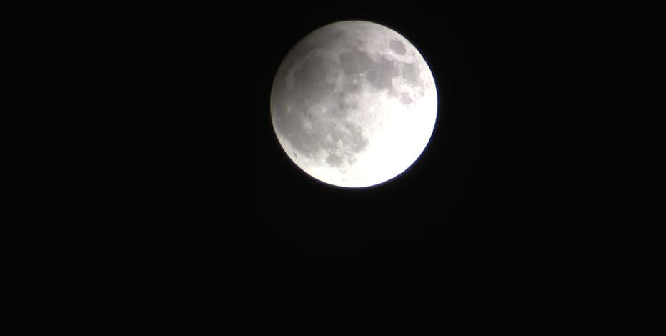 『赫月 moon』 Witness a Rare Lunar Eclipse - Unistellar