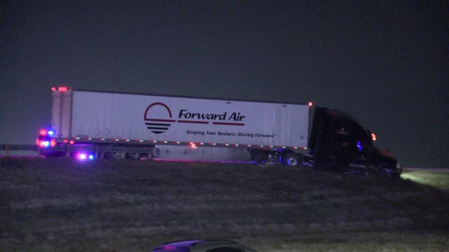 18-wheeler driver dies after Fort Worth crash
