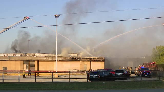 Abandoned school building in Oak Cliff catches fire Sunday morning
