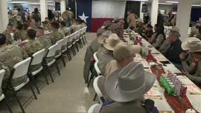 Texas Gov. Greg Abbott, incoming Border Czar Tom Homan serve Thanksgiving at border
