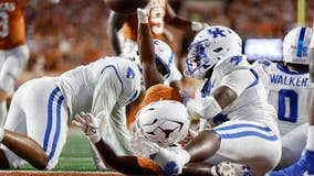 Helm’s 2 TD catches power No. 3 Texas over Kentucky 31-14 to keep Longhorns atop SEC