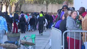 Thousands line up for Thanksgiving turkey giveaway at Fort Worth Fiesta Mart