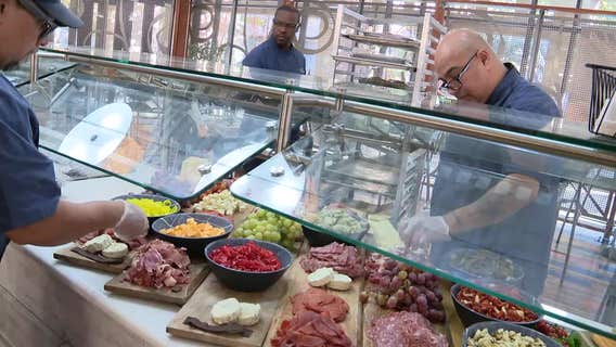 UT-Arlington hosts campuswide Thanksgiving feast