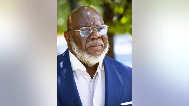 Bishop T.D. Jakes suffers 'health incident' during Sunday service