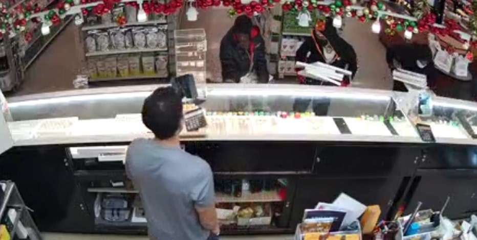 Dallas jewelry robbery: Police looking for suspects in smash-and-grab