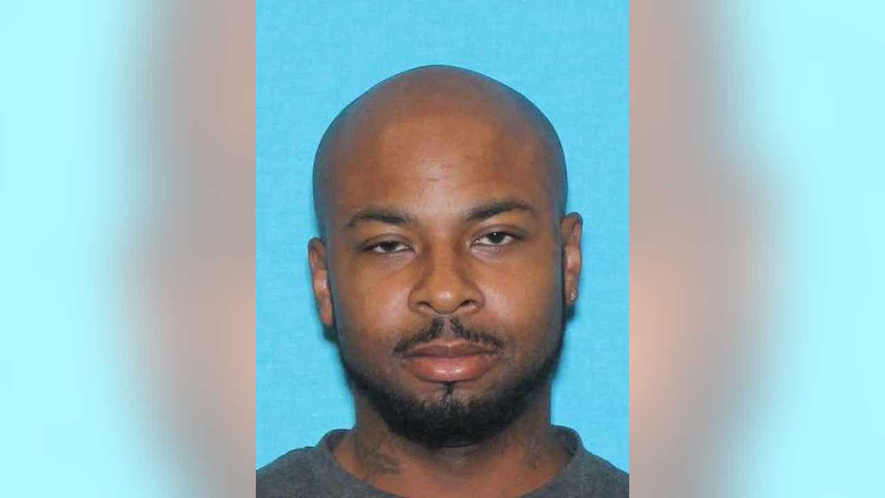 Garland police seek Robert Ray Kelly in fatal shooting