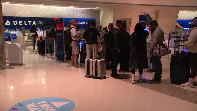 DFW, Love Field Airport see hundreds of flight cancelations Friday