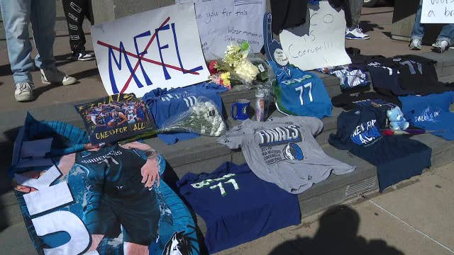 Luka Doncic trade: Dallas Mavericks fans gather at AAC to show frustration