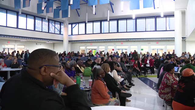 Parents pack first community meeting discussing Fort Worth ISD school closures