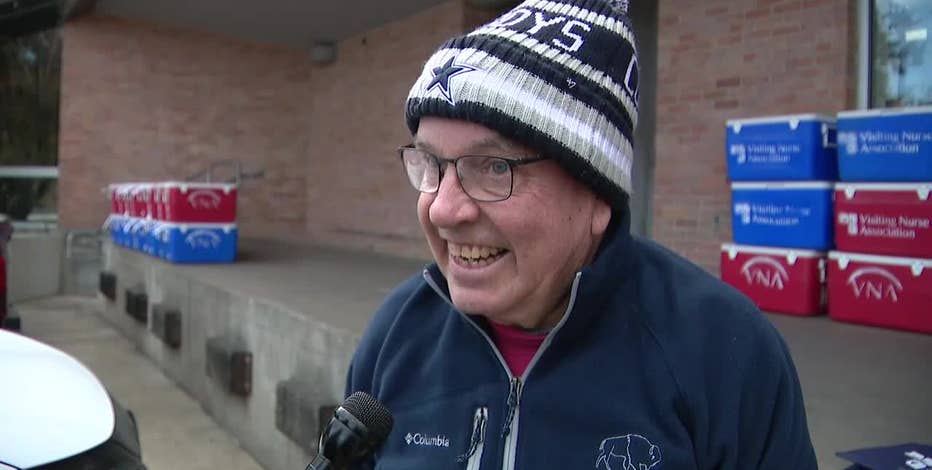 Volunteers say 25° isn't too cold for Meals on Wheels deliveries: 'Just have to bundle up'