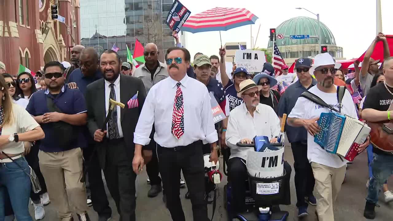 Hundreds march in Dallas to call for immigration reform