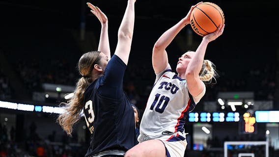 Hailey Van Lith scores 26 points to lead TCU to 1st Elite Eight with 71-62 win over Notre Dame