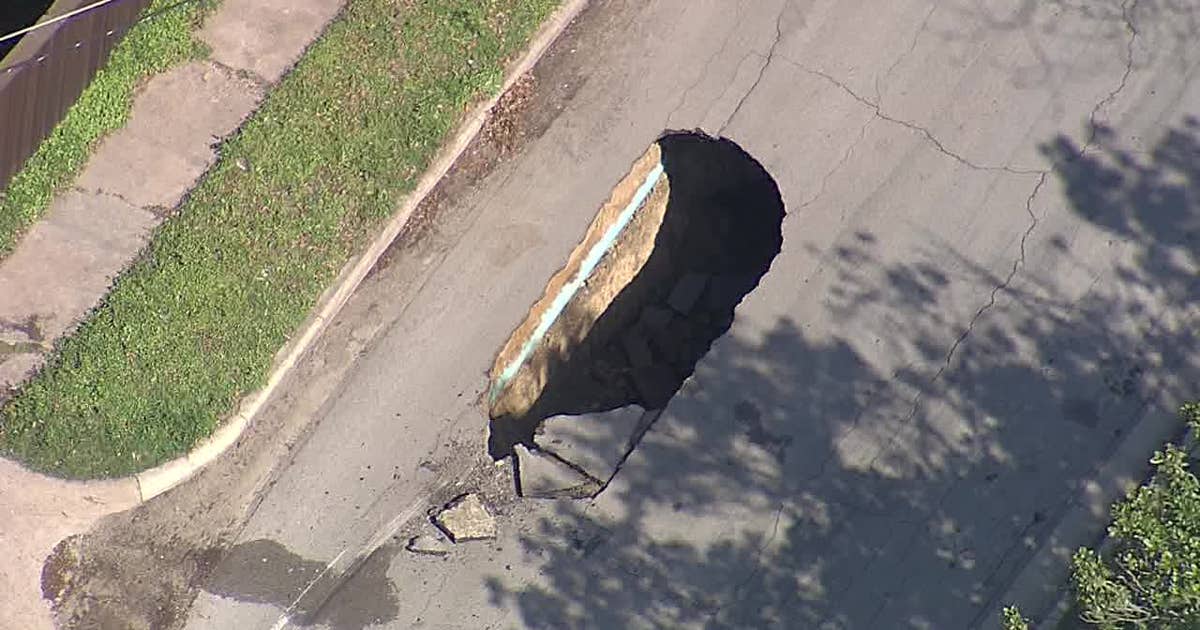 Large sinkhole forms in Pleasant Grove area of Dallas Monday
