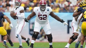 Dallas Cowboys select OG Tyler Booker with first-round pick