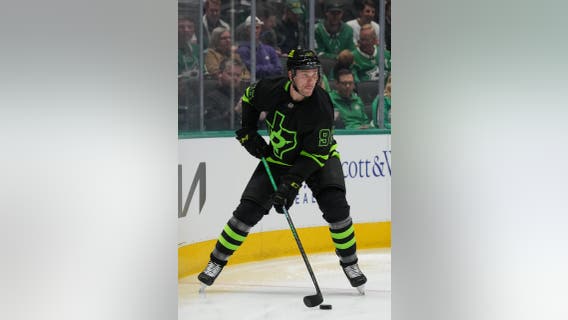 Oettinger makes 28 saves, Stars beat the Predators 5-1 for their 7th straight win