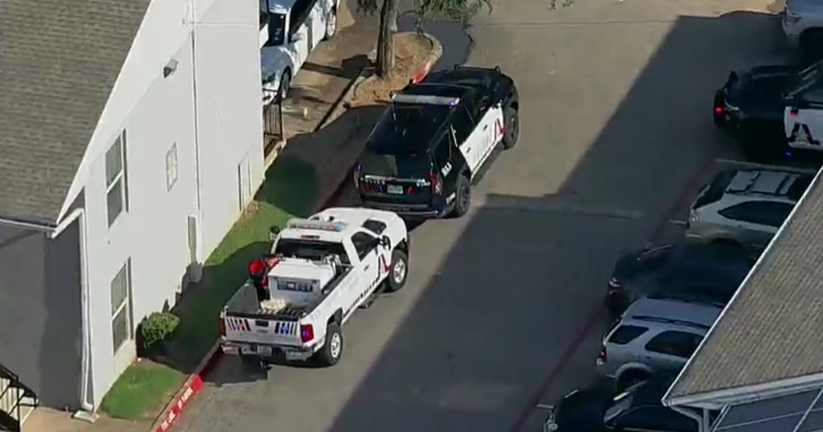 2 dead, no arrests after shooting at Arlington apartment complex | FOX ...
