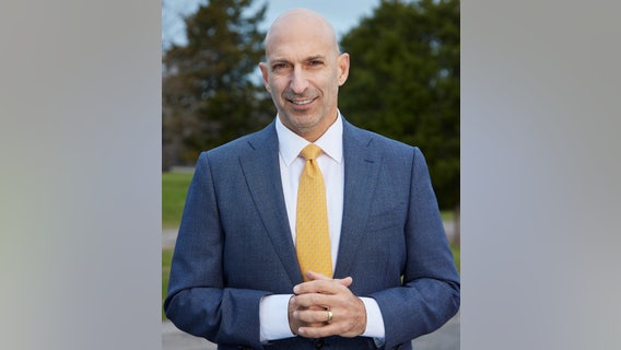 Amir Omar defeats incumbent Bob Dubey to become mayor of Richardson