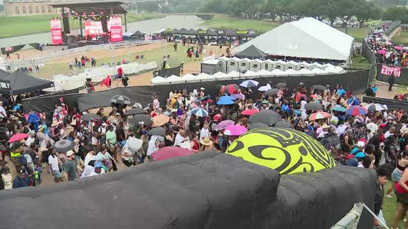 Fans wait out rain at Tacos and Tequila Festival