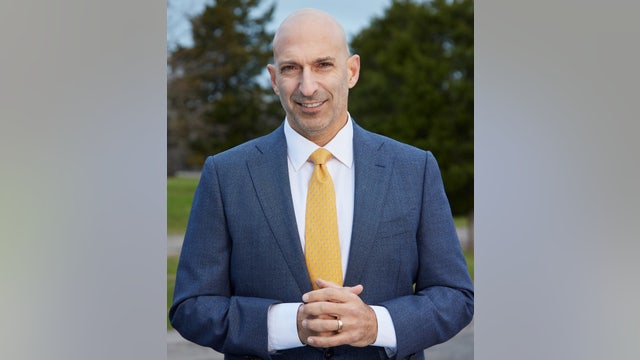 Amir Omar defeats incumbent Bob Dubey to become mayor of Richardson