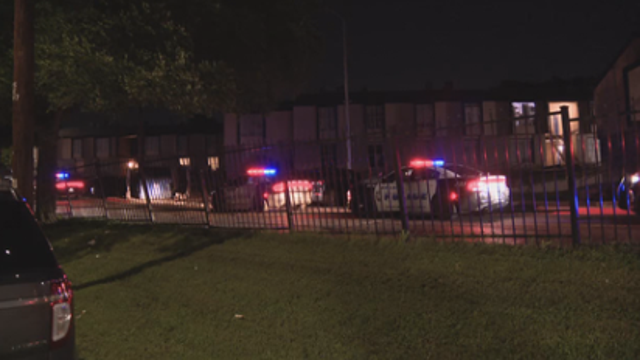 Shooting in southeast Oak Cliff apartment complex leaves child hospitalized