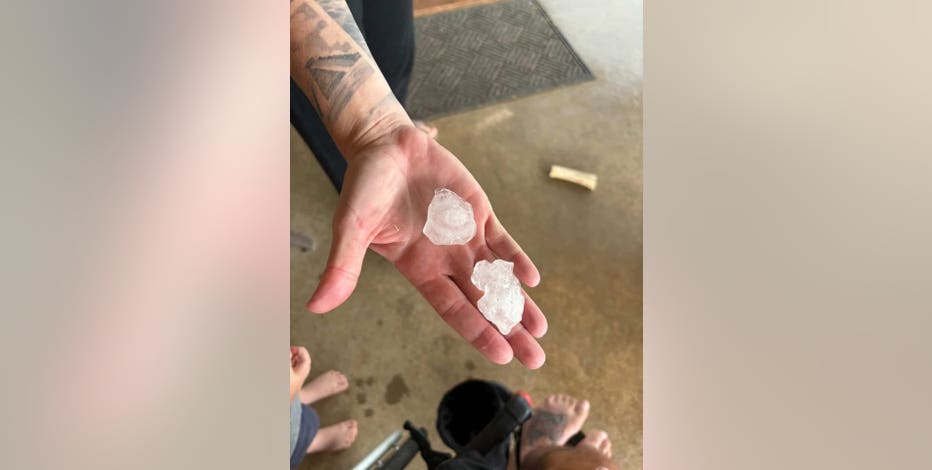 Large hailstones fall in Dallas-Fort Worth metroplex