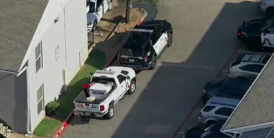 2 dead, no arrests after shooting at Arlington apartment complex