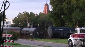Train derails in downtown Waxahachie, several streets closed