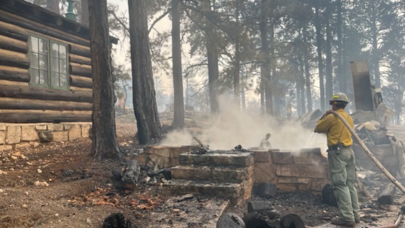 Texas couple leads Grand Canyon campground evacuation in wildfire response